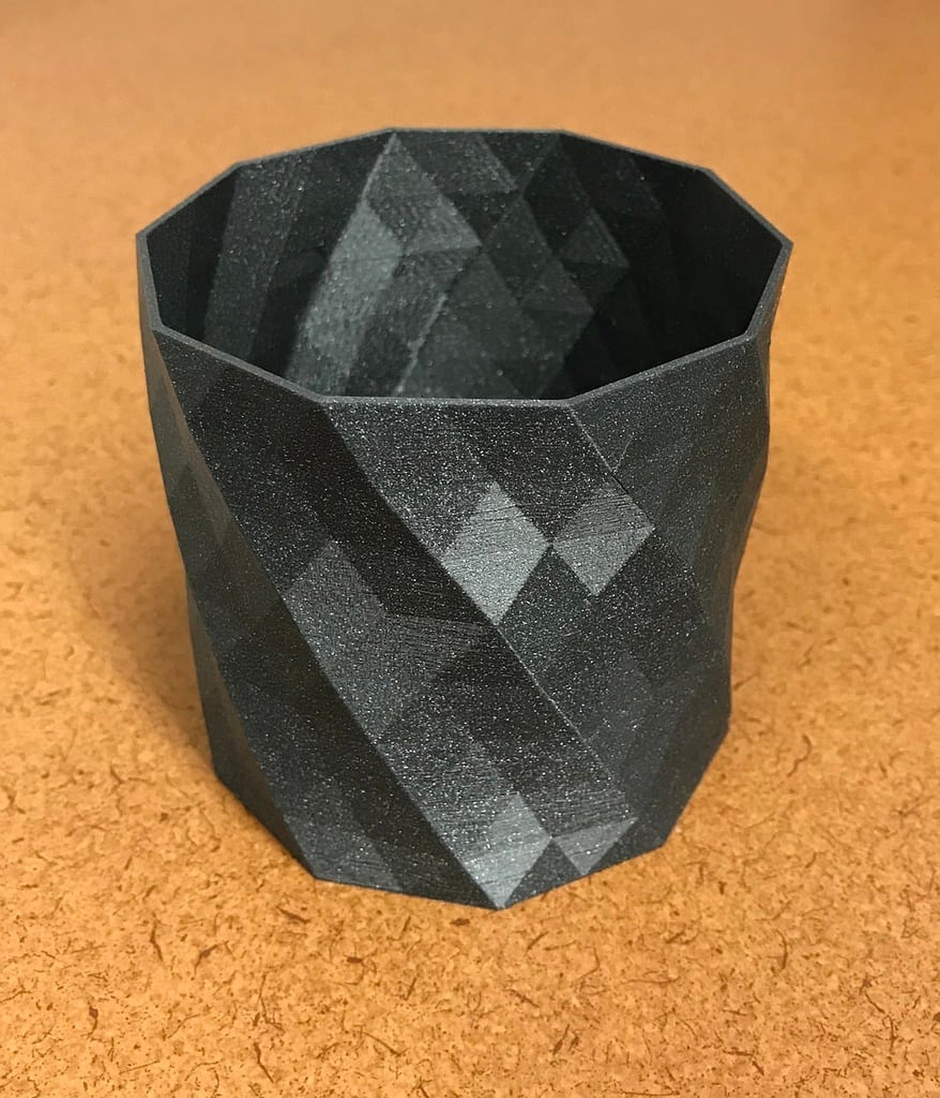 Low Poly kurşun kalem Cup/stand – 3D Baskı Modeli