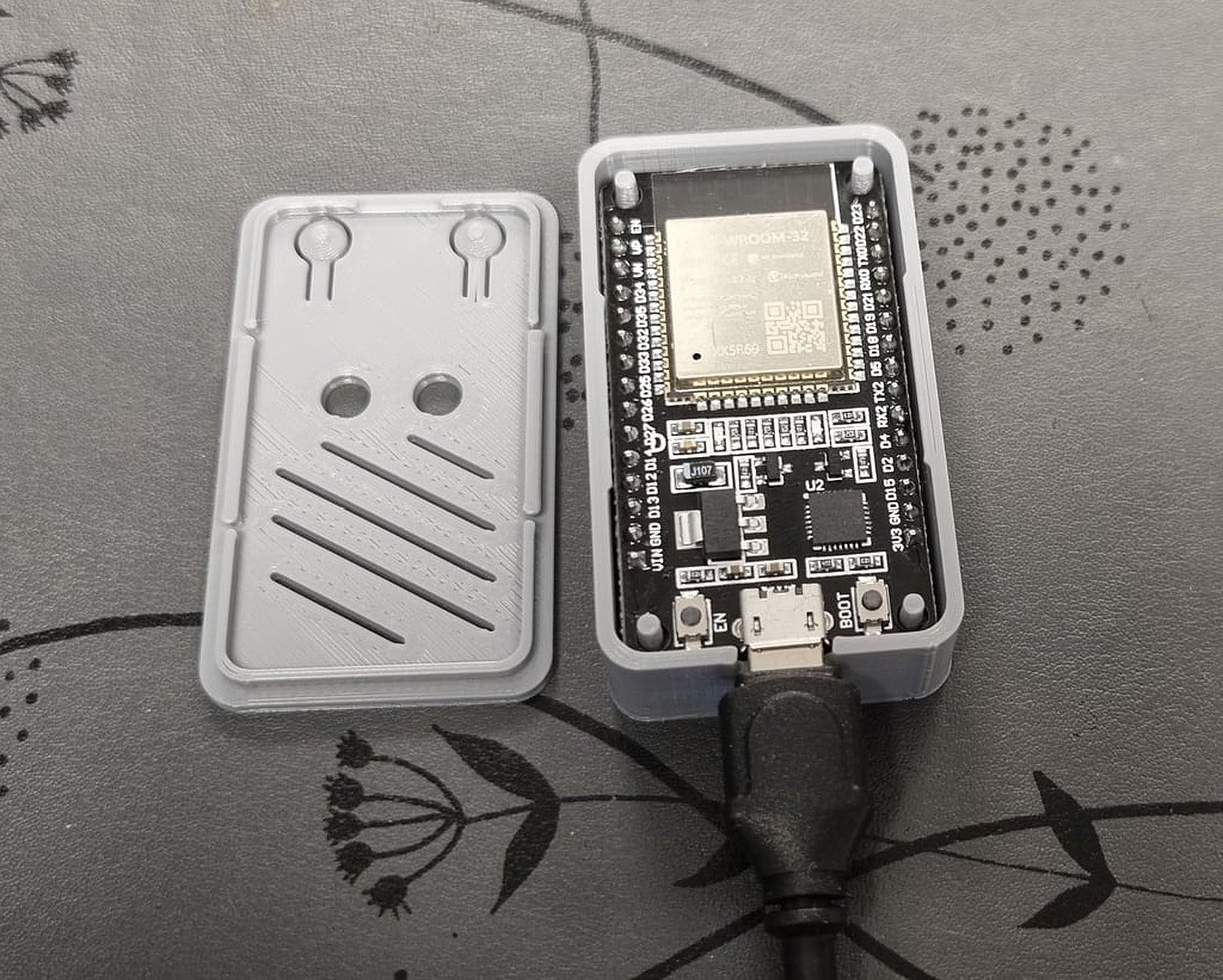 ESP32 Screwless Enlosure – 3D Baskı Modeli