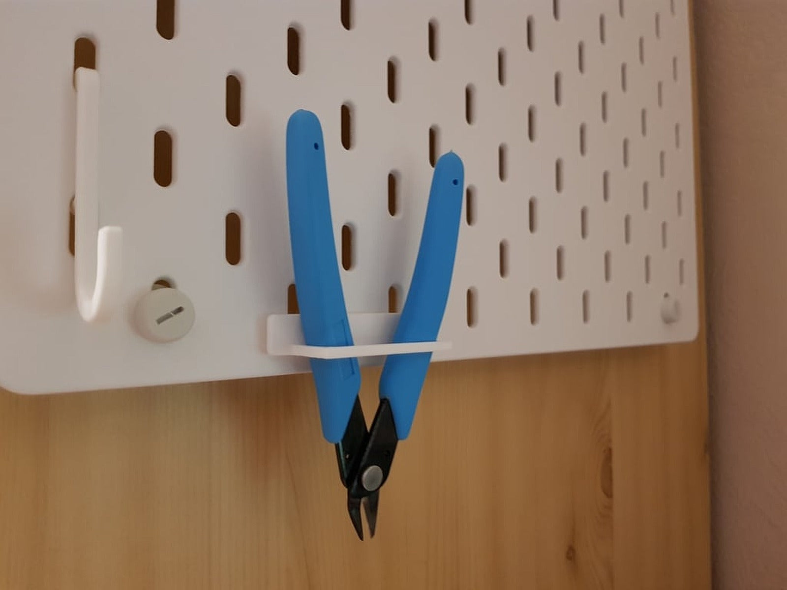 Pliers stand for IKEA SKADIS – 3D Baskı Modeli