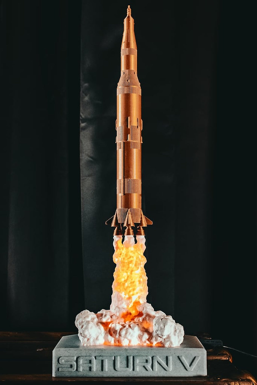 Saturn V Animated Display Lamp – 3D Baskı Modeli