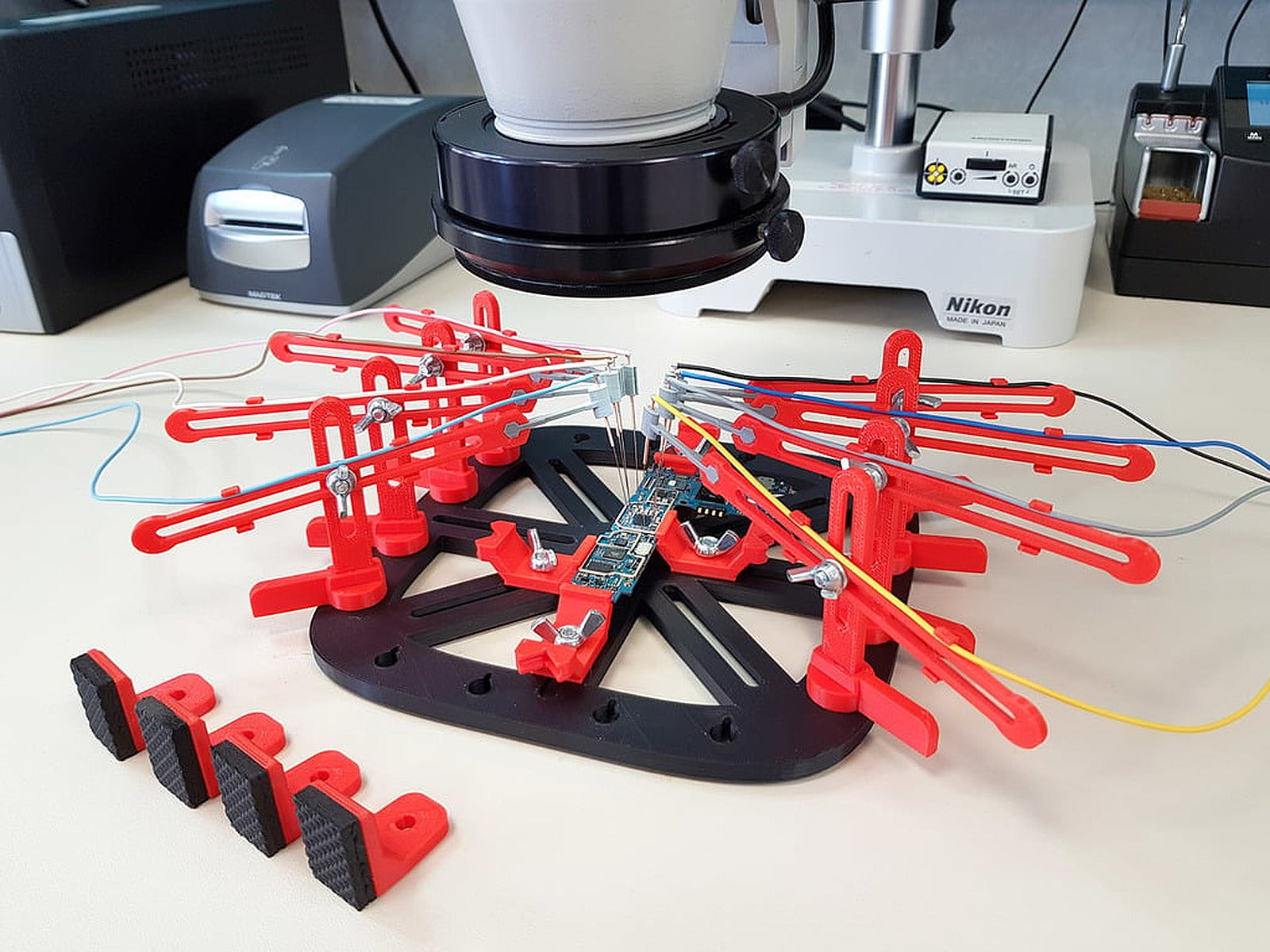 PCB Workstation with Nano-Probes – 3D Baskı Modeli
