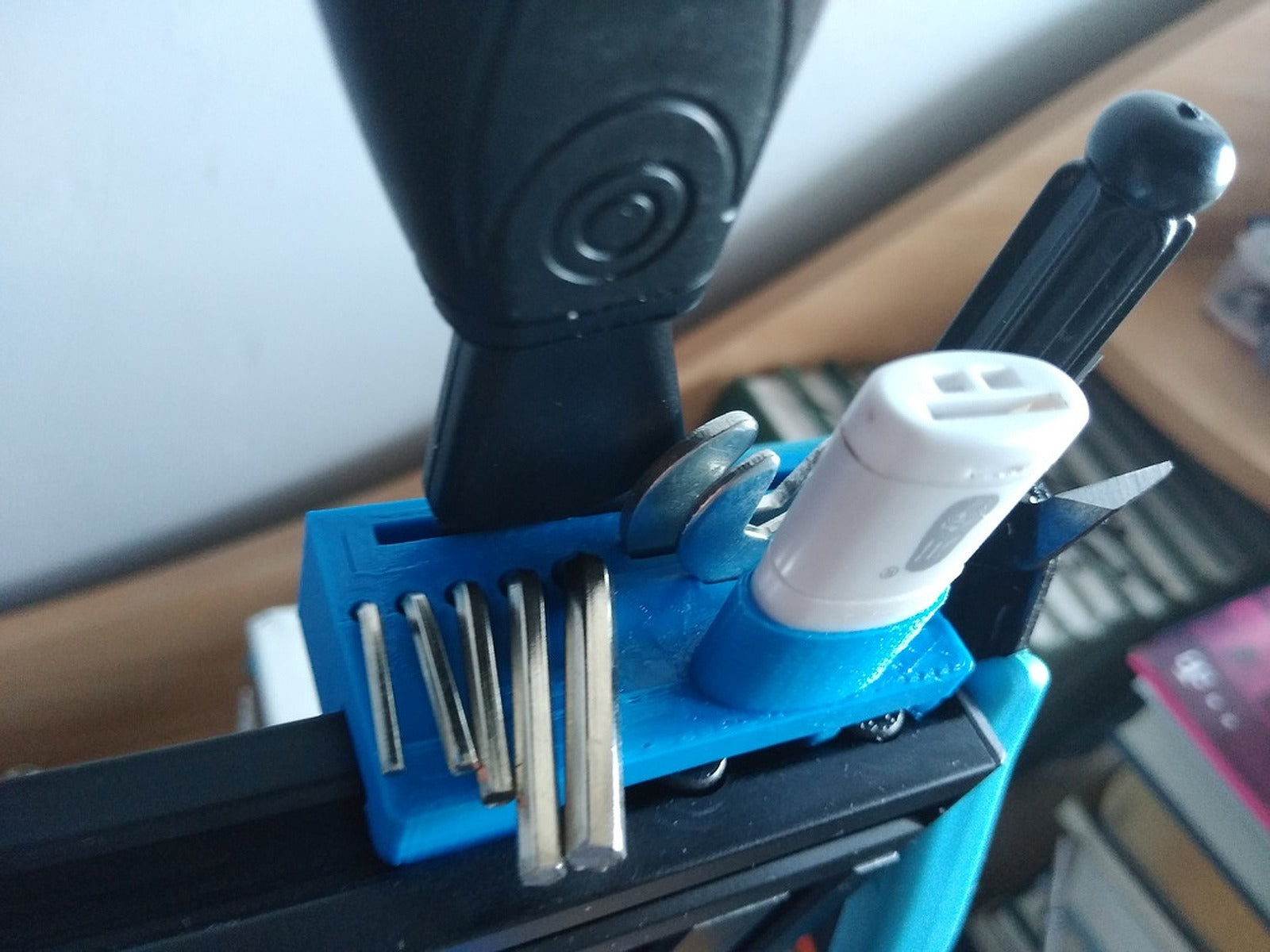 Ender 3 tool stand with card reader and scraper – 3D Baskı Modeli