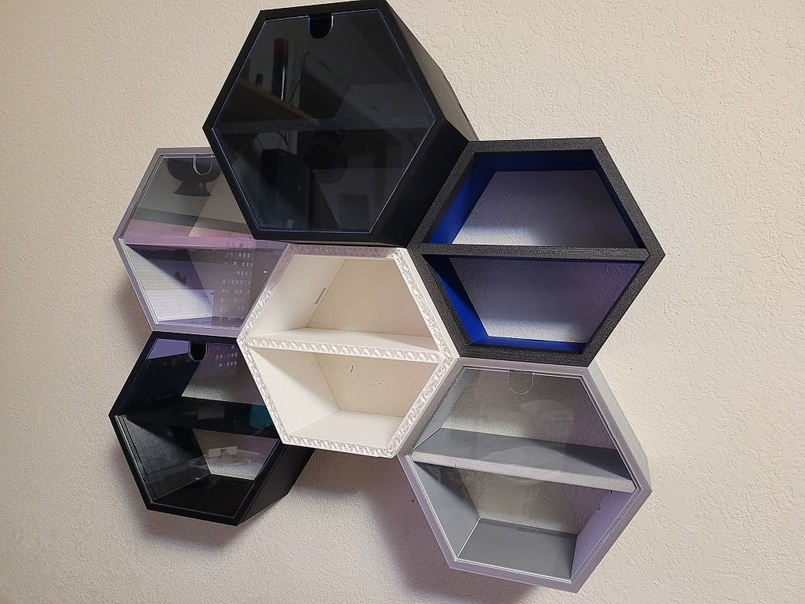 Customizable Magic Modular Floating Honeycomb Display Shelves – 3D Baskı Modeli