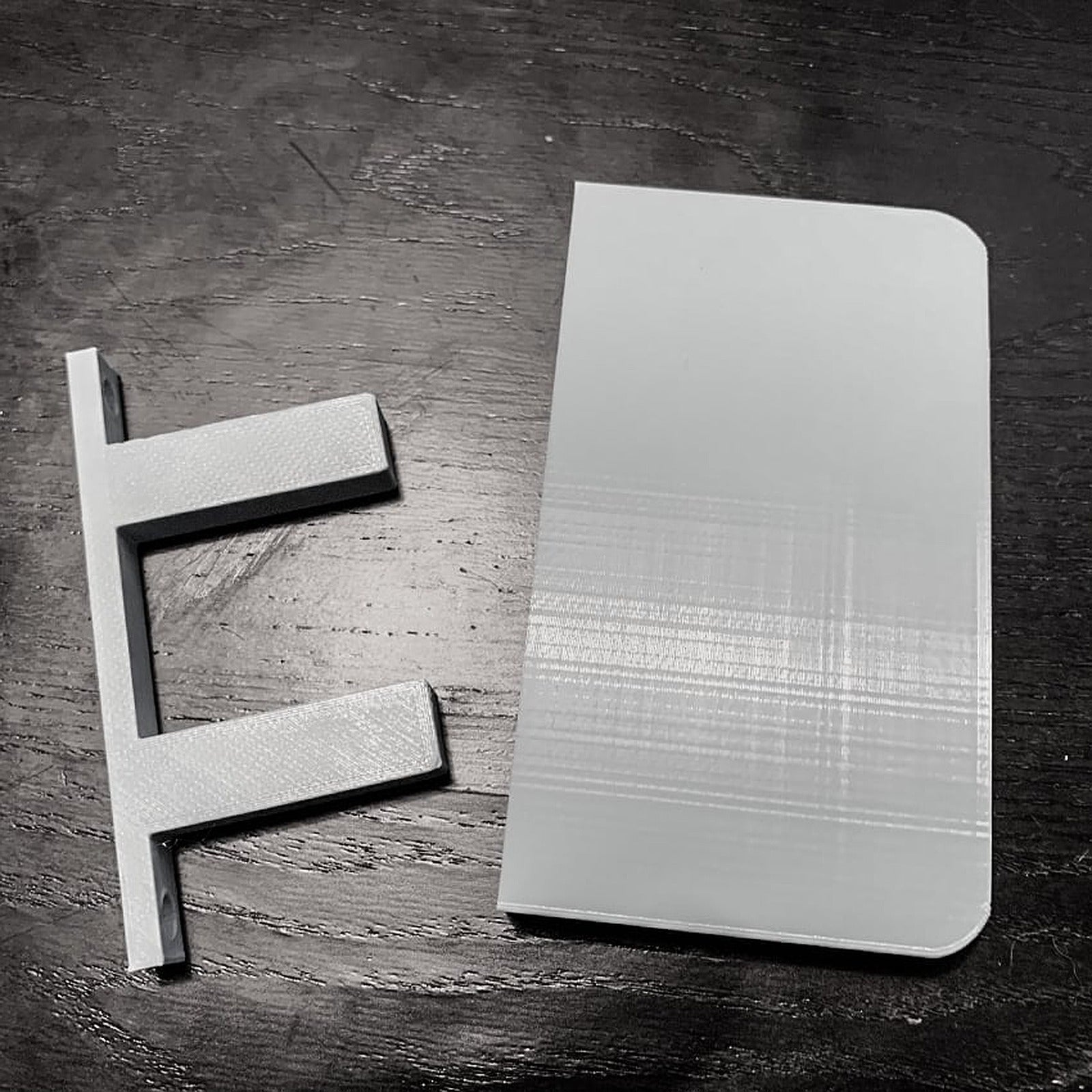 Floating Shelf (Updated v2) – 3D Baskı Modeli