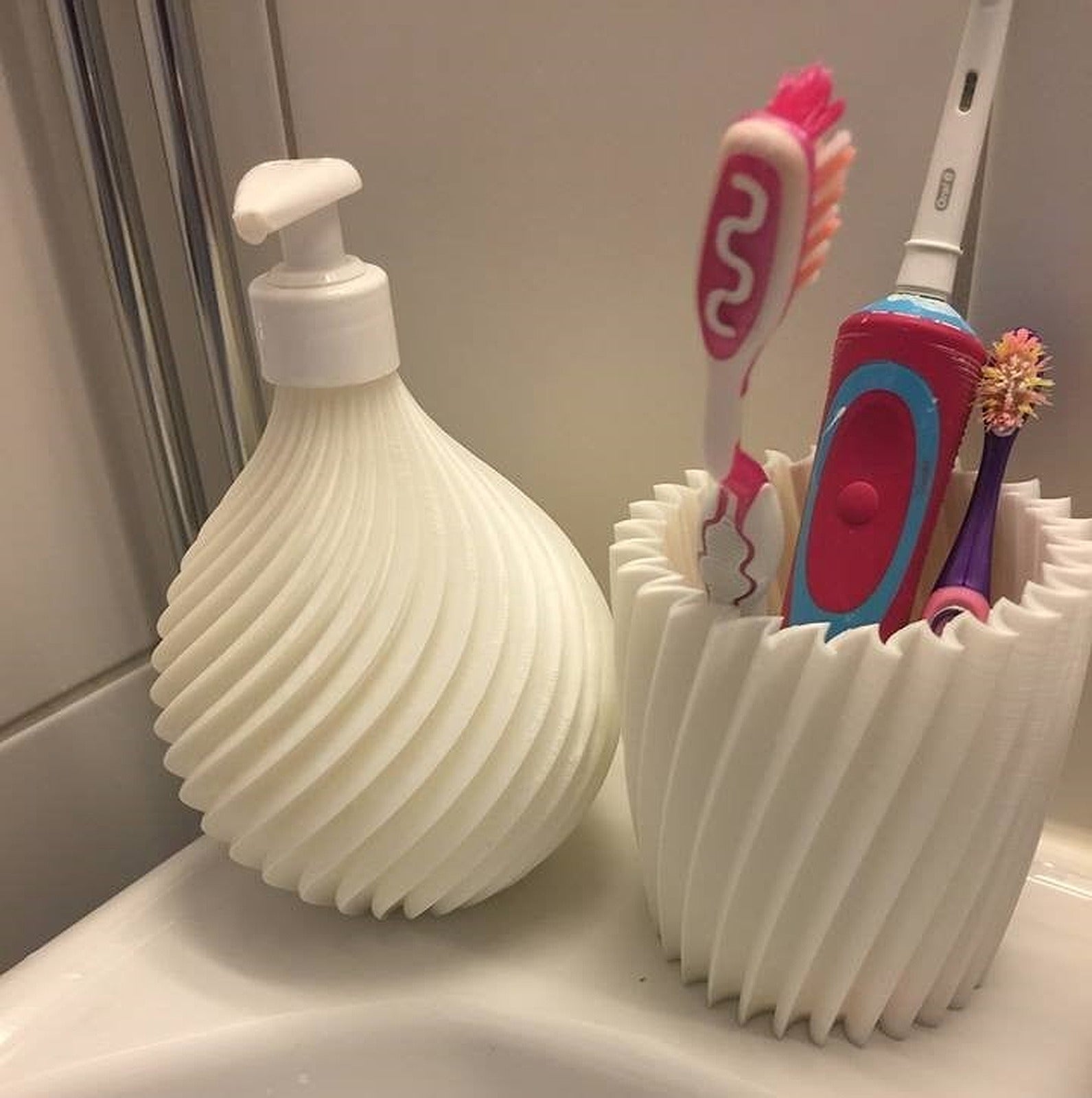 Toothbrush stand and soap dispenser – 3D Baskı Modeli