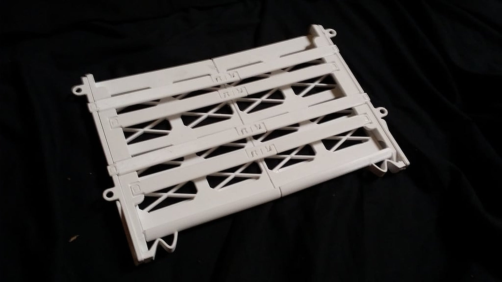 Ultra low profile tablet stand – 3D Baskı Modeli