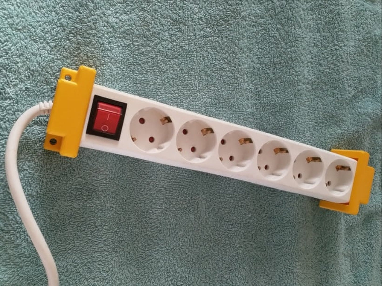 powerstrip mounting solution - Steckdosenleiste Halterung – 3D Baskı Modeli