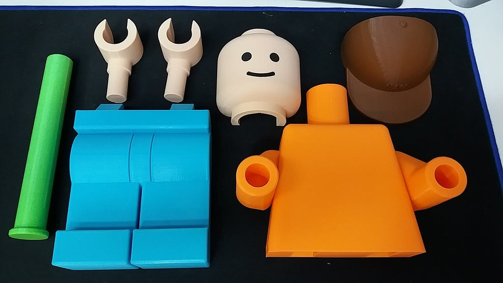 Lego man with cap (toilet paper stand) remixed – 3D Baskı Modeli