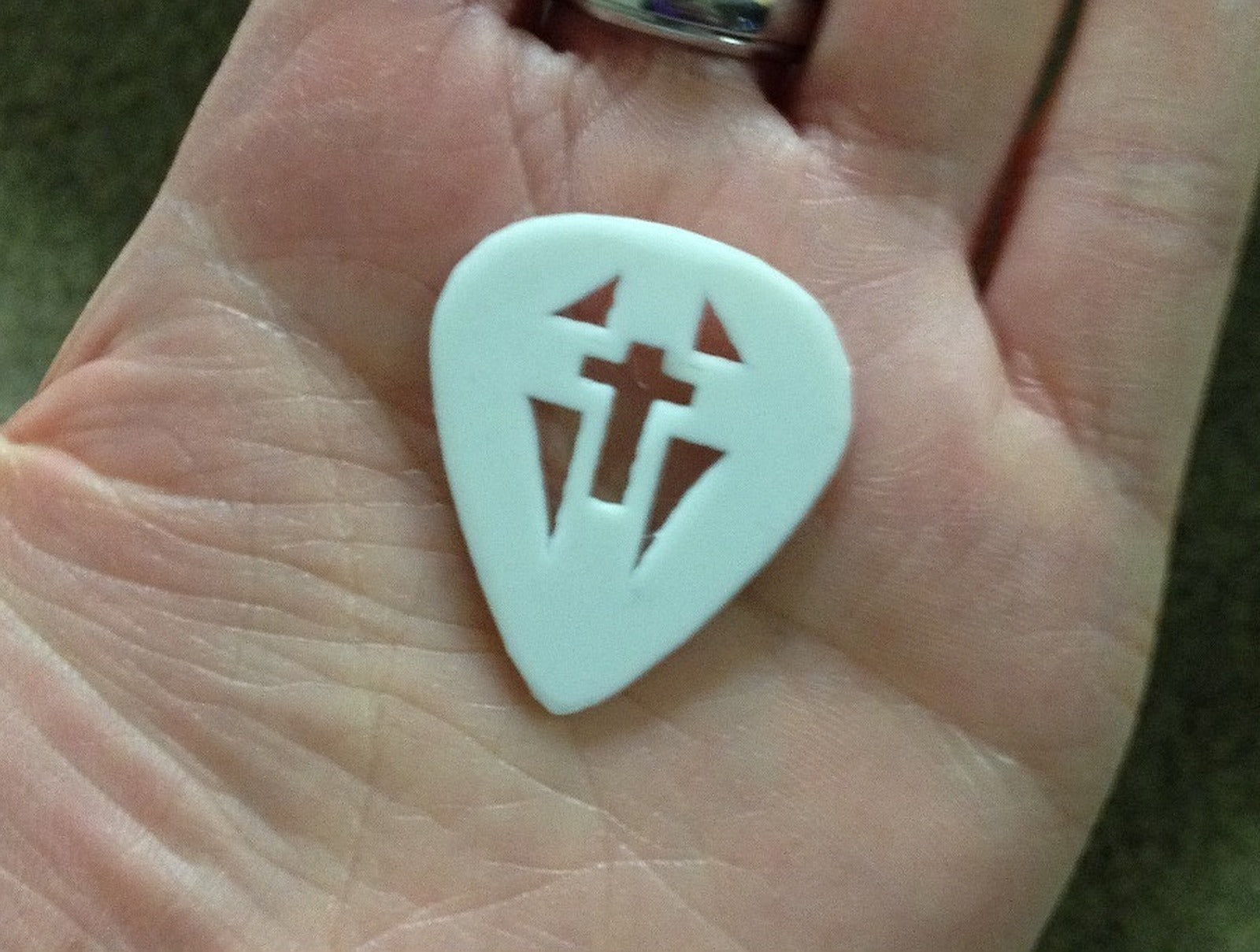 Guitar Pick with Cutout Cross – 3D Baskı Modeli