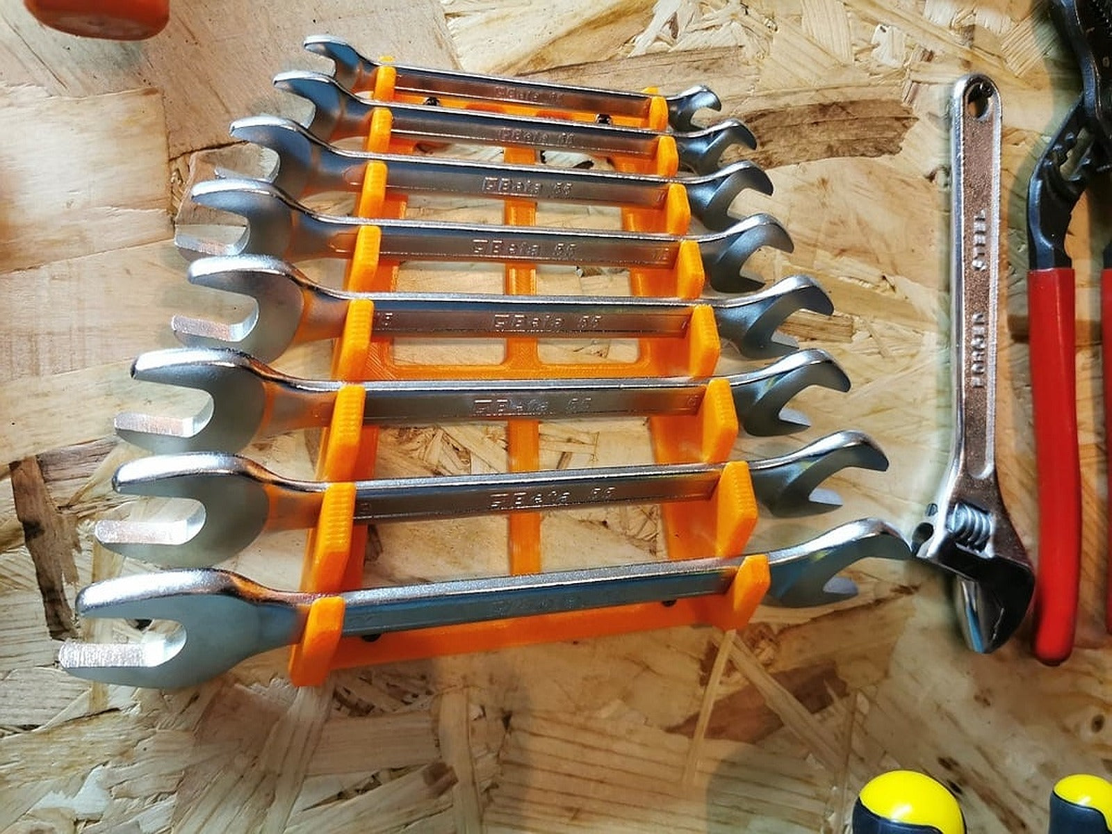 Wrench-stand wall mount – 3D Baskı Modeli
