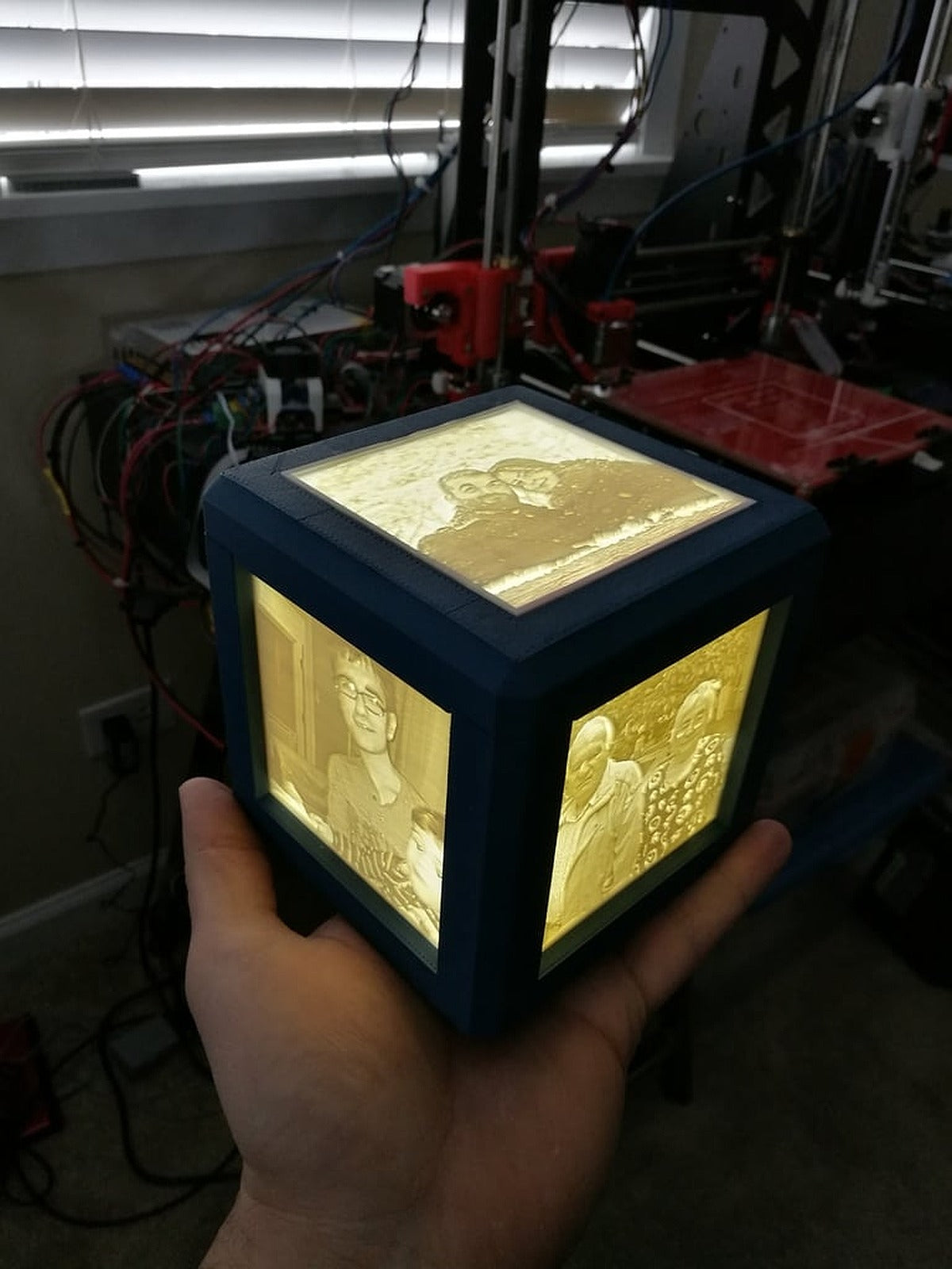 Lithophane Lamp v4/v3 – 3D Baskı Modeli