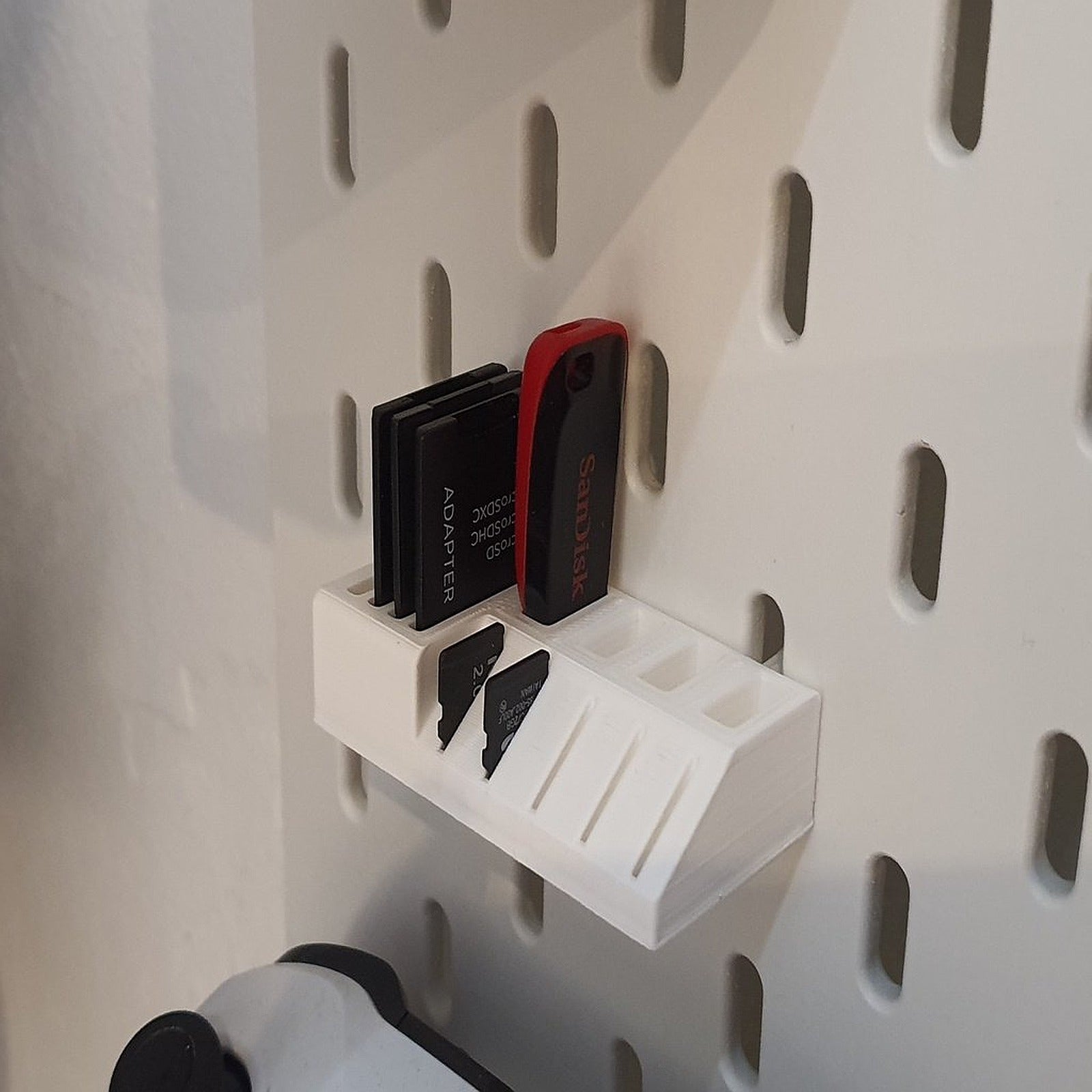 SKADIS USB & SD Card stand – 3D Baskı Modeli