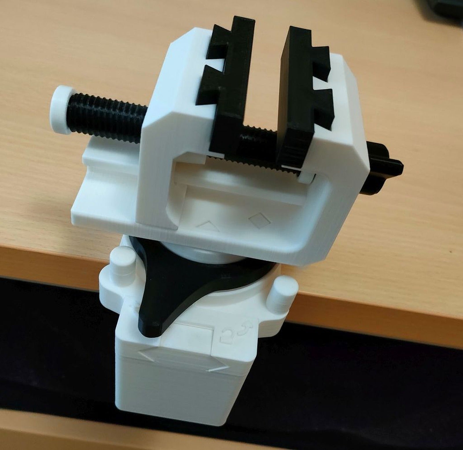 Swivelling Vise "Kermie" by Gigi1970 – 3D Baskı Modeli