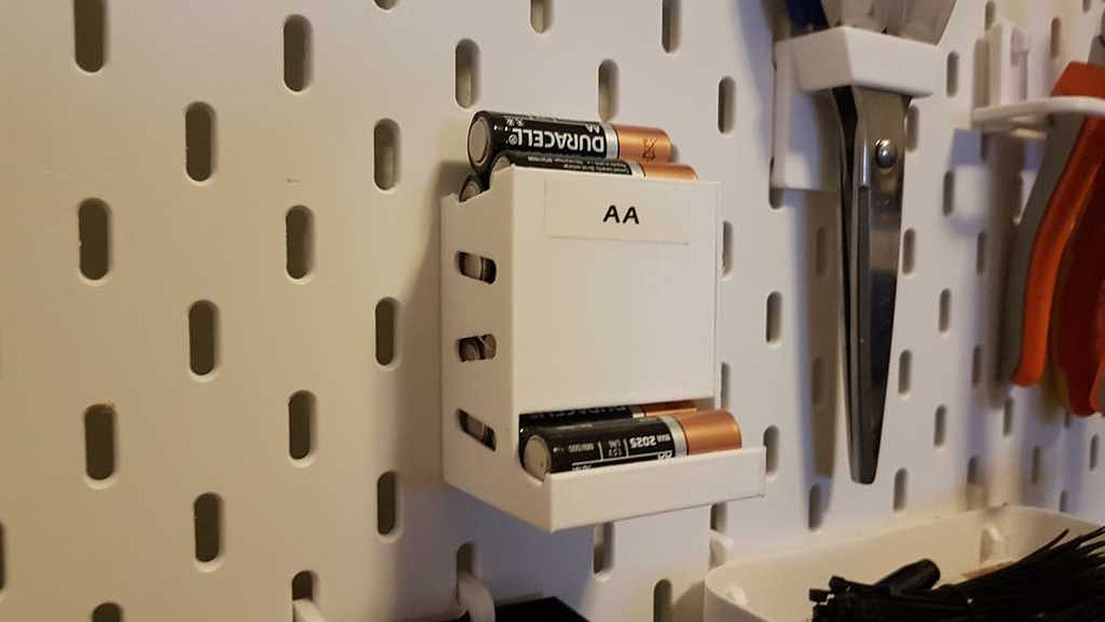 Battery Dispenser for Skadis (AA & AAA) – 3D Baskı Modeli