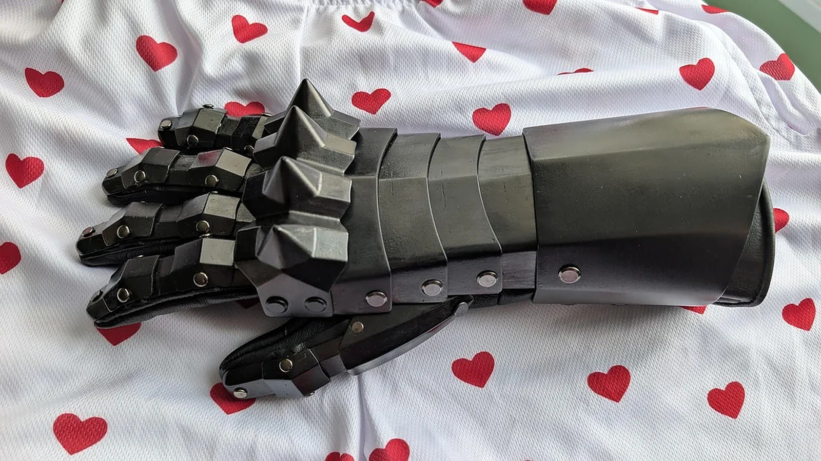 Spiked Gauntlet – 3D Baskı Modeli