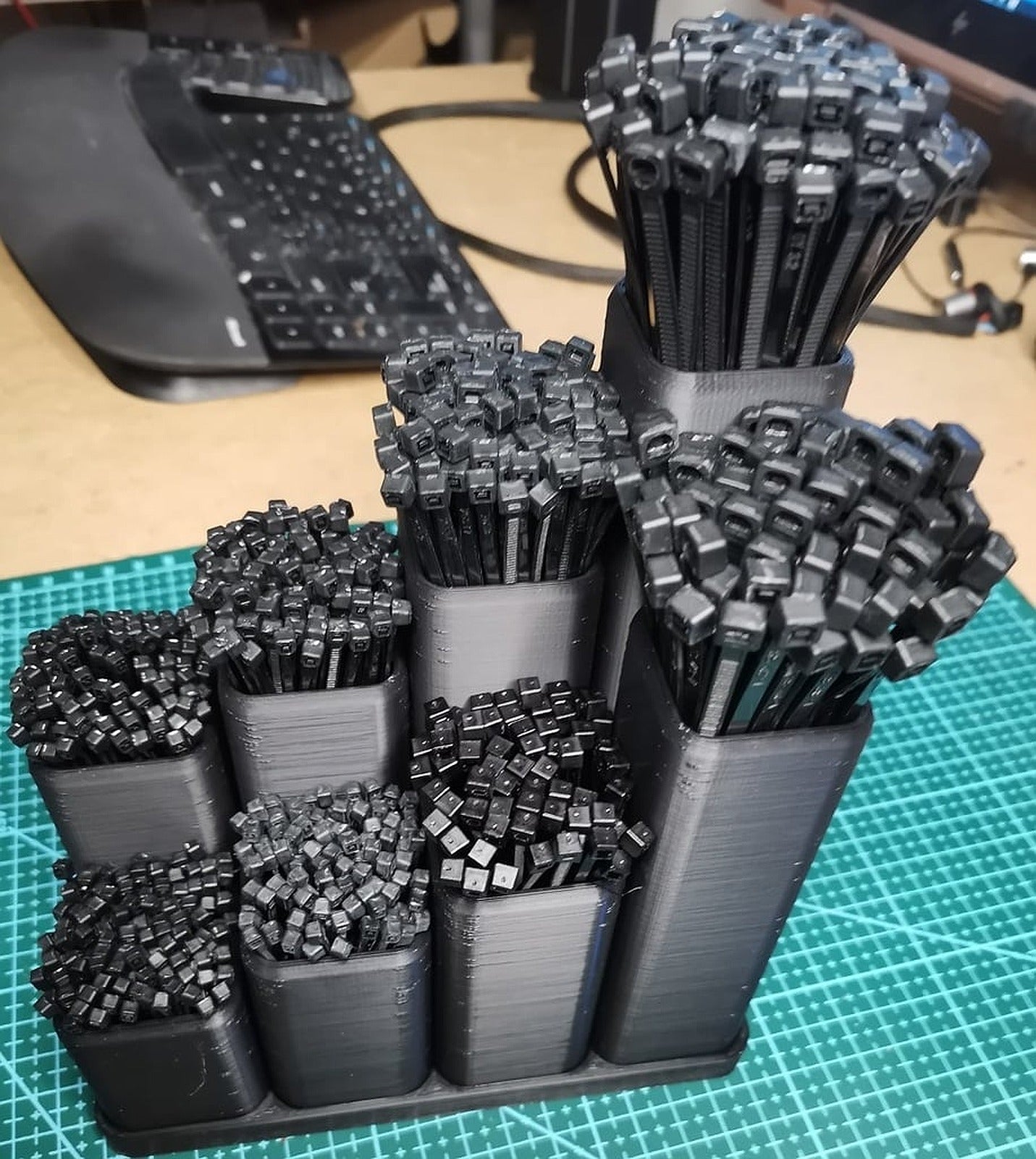 Zip / Cable Ties kutu/düzenleyici (modular, parameterizable) – 3D Baskı Modeli