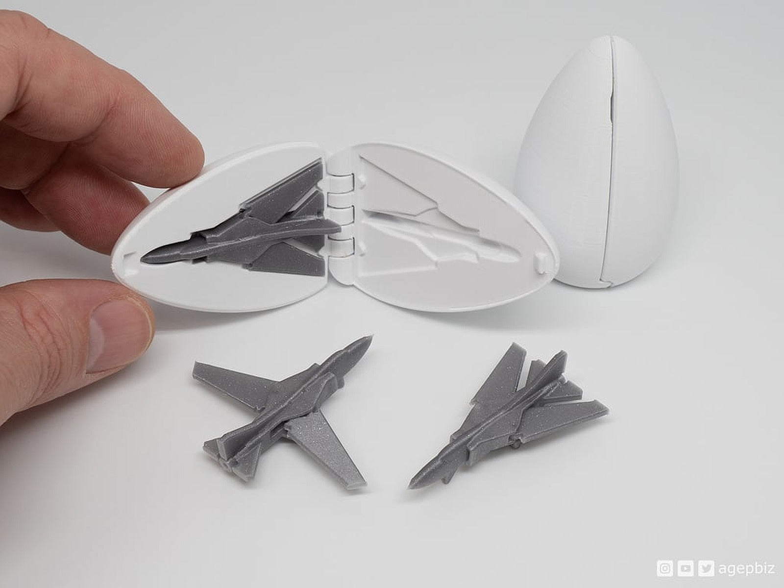 Surprise Egg #13 - Tiny MiG Jet Fighter – 3D Baskı Modeli
