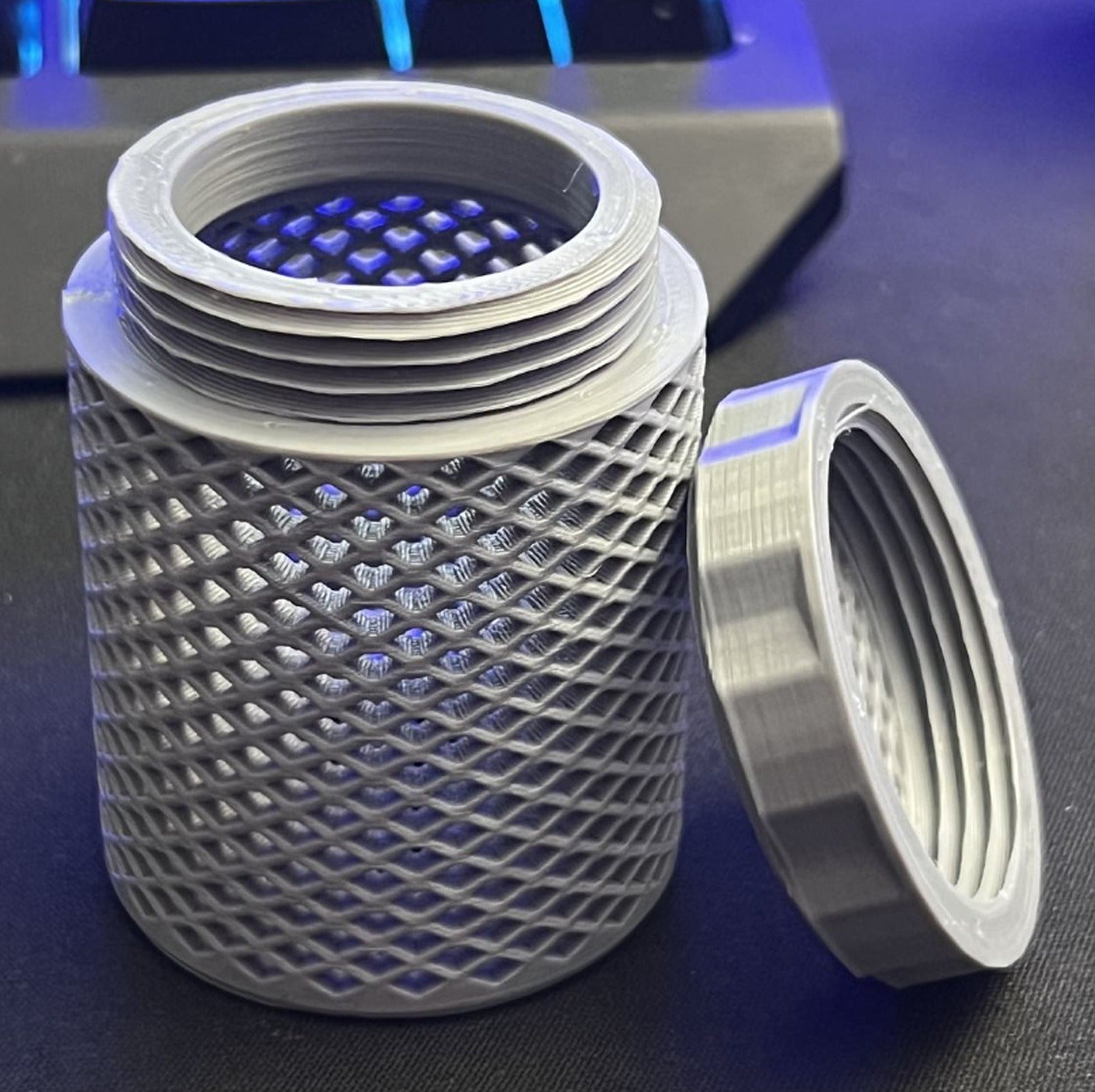 Inside Spool Silica Gel Container (modified lid and underside pattern) – 3D Baskı Modeli