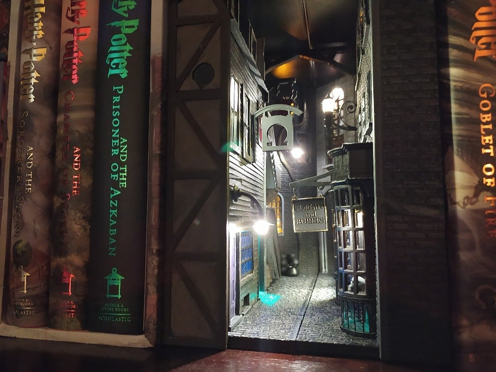 Knockturn Alley Book Nook – 3D Baskı Modeli