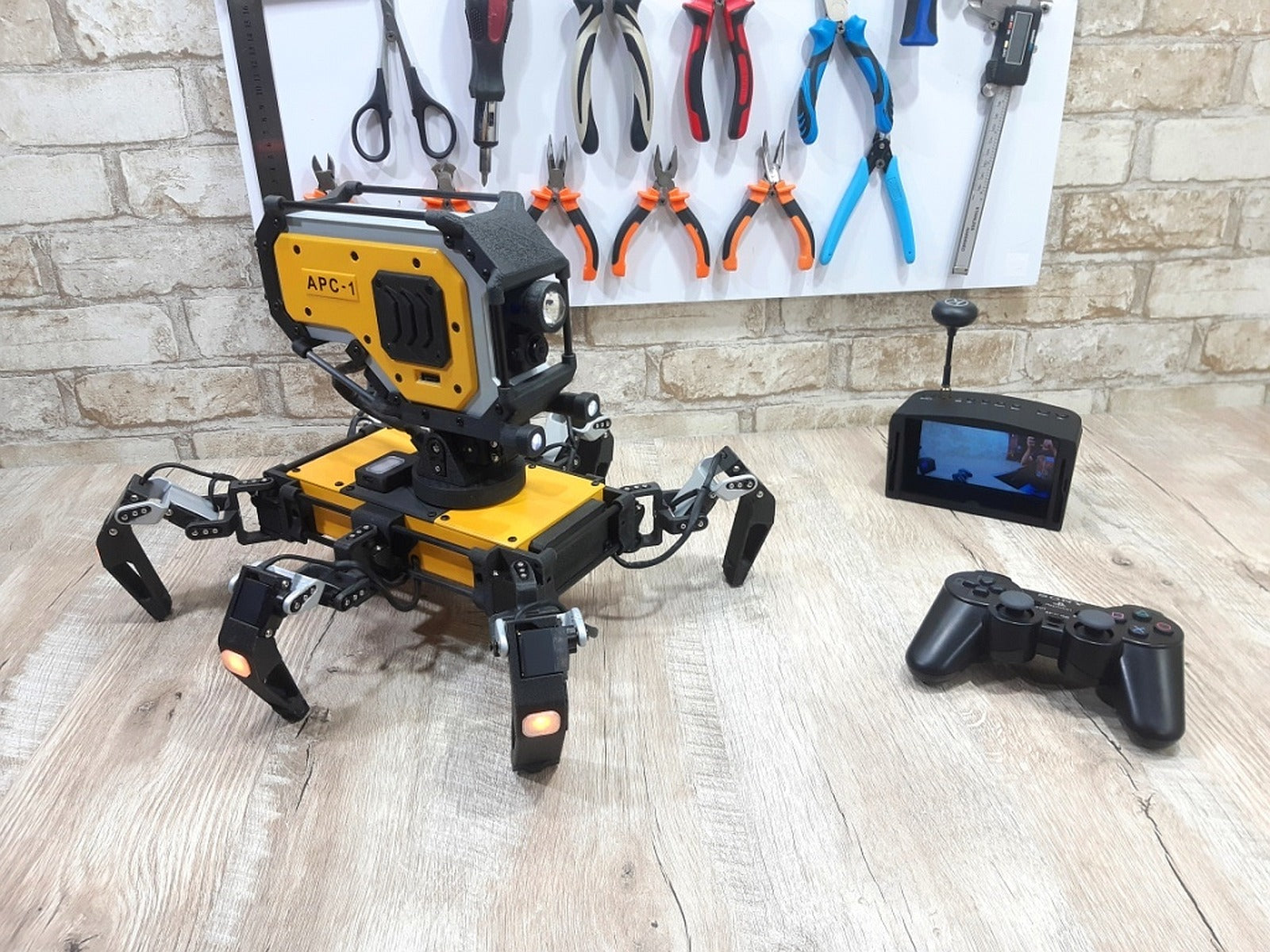 APC - 1 (Search and rescue walking robot) – 3D Baskı Modeli