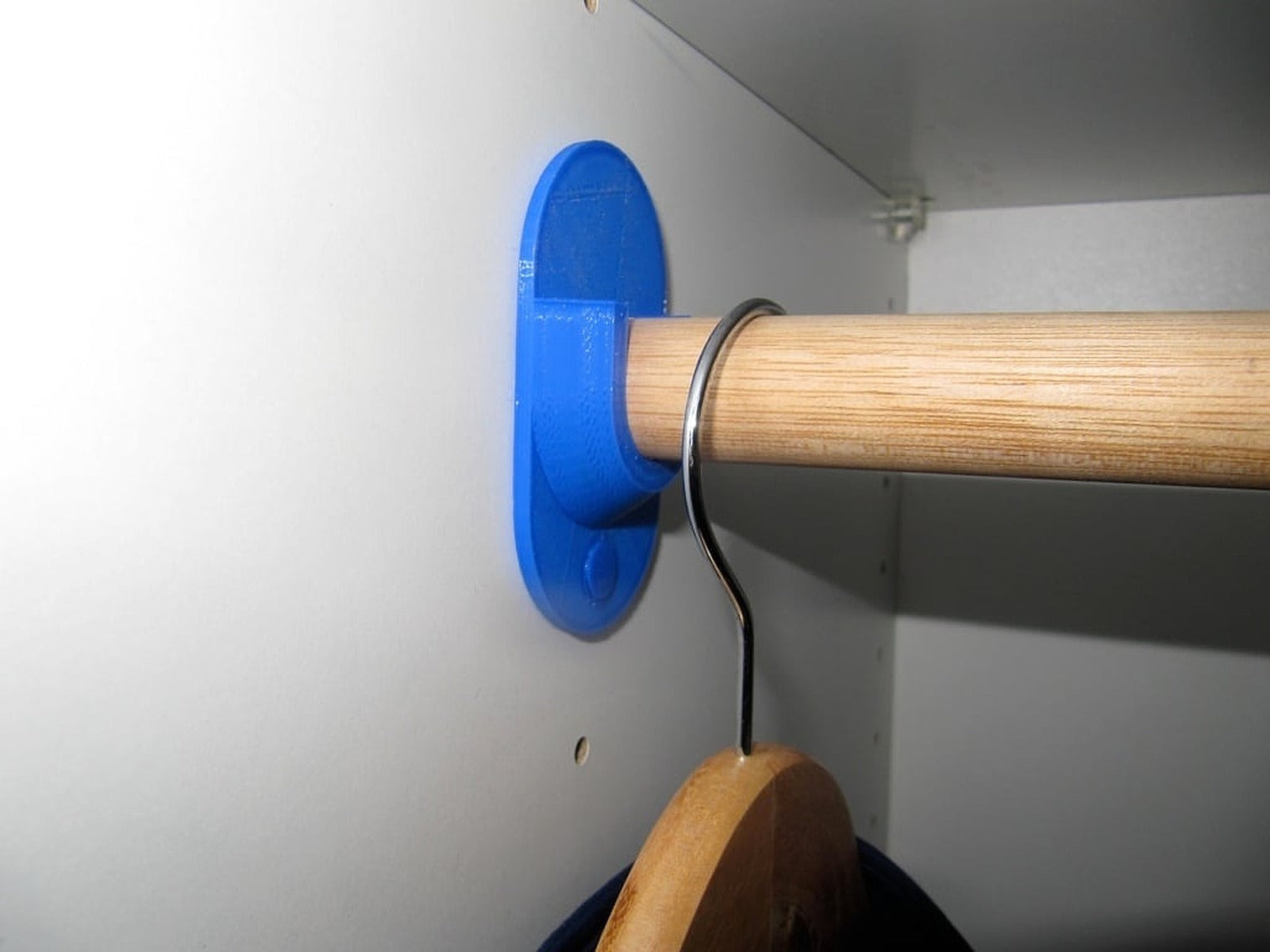 Pluggable Ikea closet bar stand – 3D Baskı Modeli