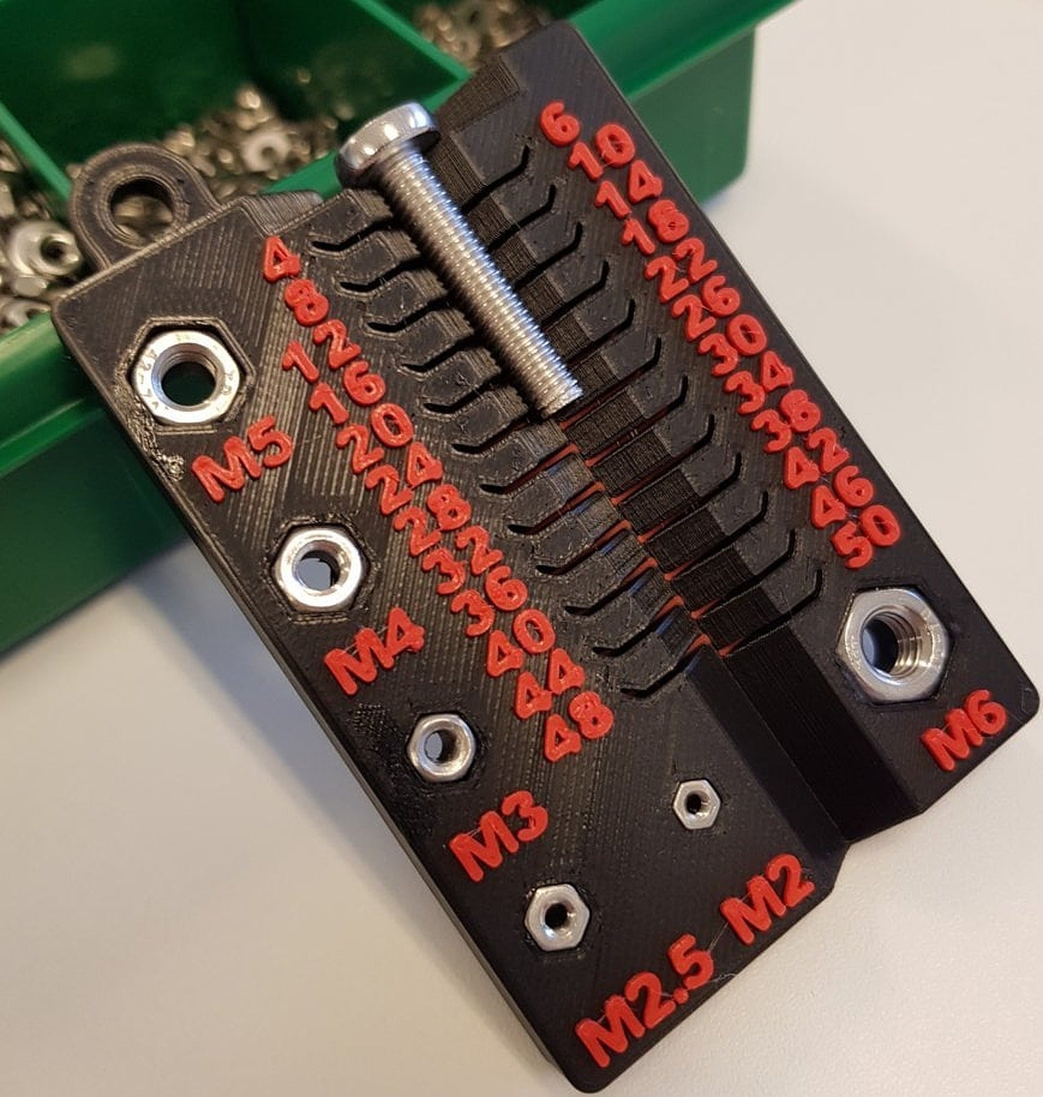 Metric bolt sorter, M2, M2.5, M3, M4, M5, M6, hex nuts, MMU – 3D Baskı Modeli