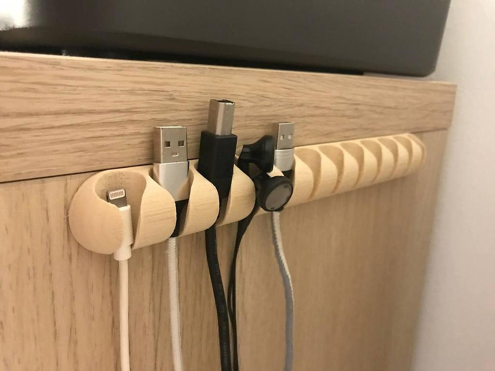 Cable hanger (universal cable kutu/düzenleyici/ USB cable management) – 3D Baskı Modeli