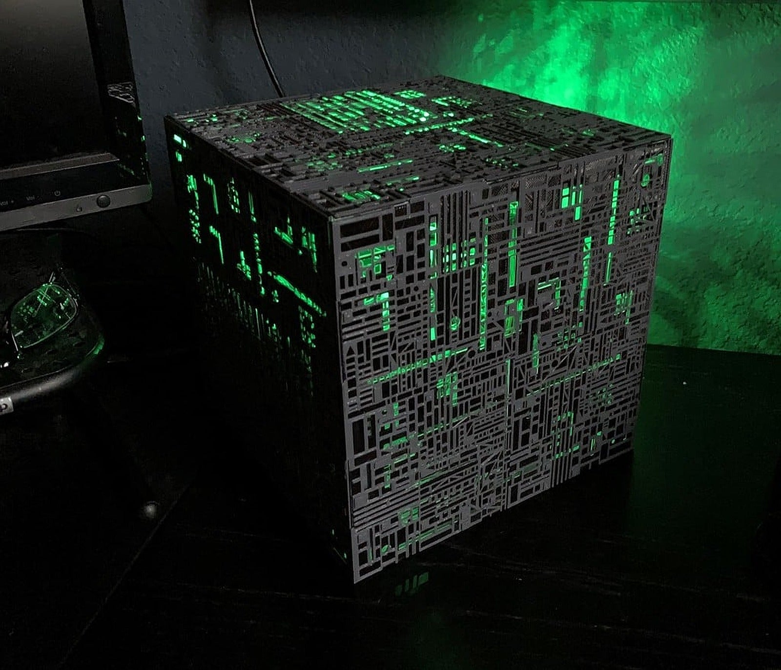 Star Trek Borg Cube PC kılıf (Mini-ITX motherboard and power supply) – 3D Baskı Modeli