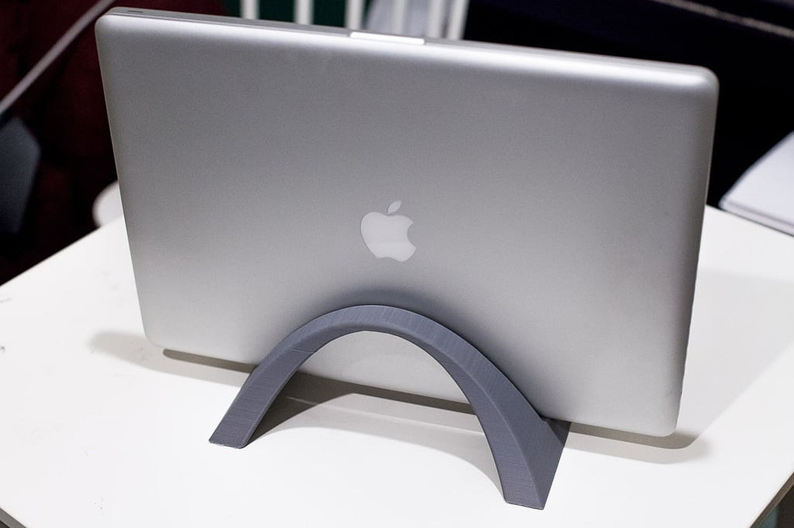 Elegant Arch MacBook Pro stand – 3D Baskı Modeli