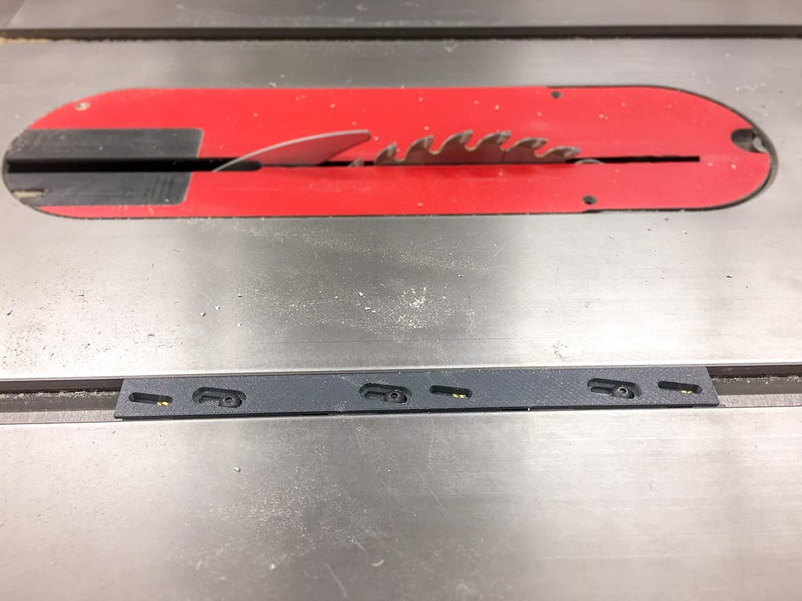 Zero Play Guide Bars for table saw miter slot – 3D Baskı Modeli