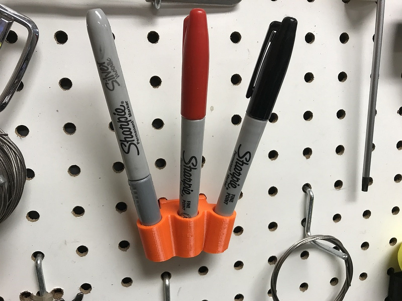 Sharpie stand for pegboard – 3D Baskı Modeli