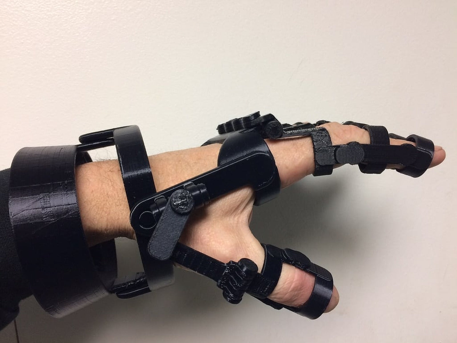 Exo-Suit (Part 3: Gauntlets) – 3D Baskı Modeli