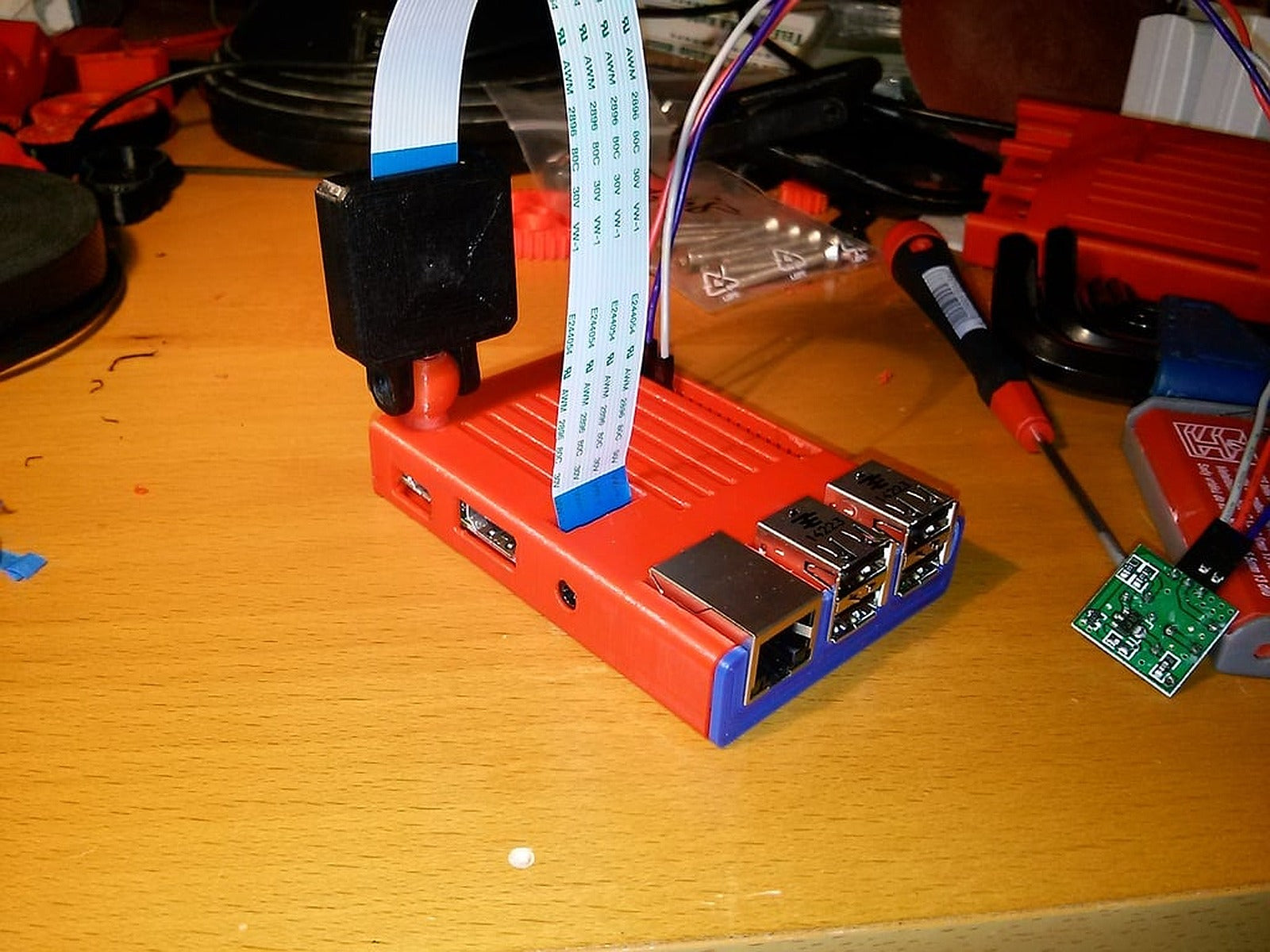 Raspberry Pi B+ / 2 / 3 / 3B+ kılıf with cutouts for CAM/GPIO and optional camera mount – 3D Baskı Modeli