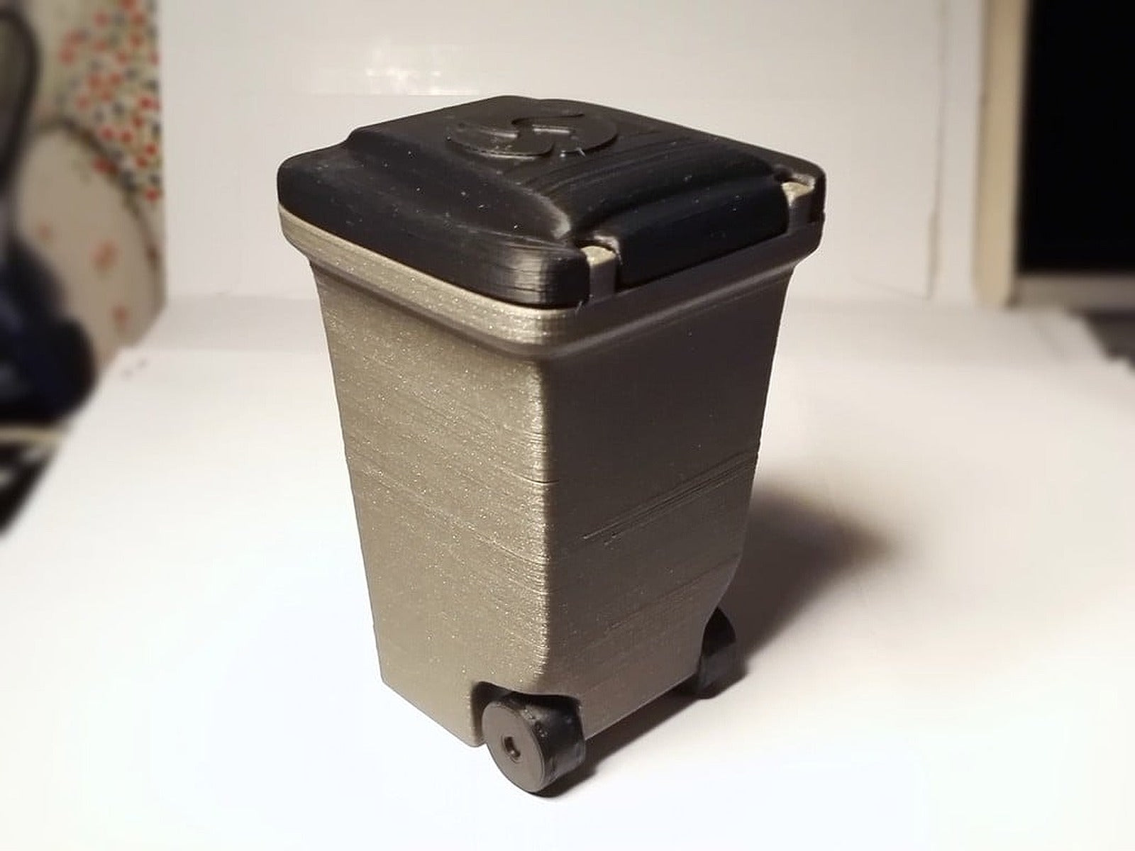 Mini Trash Can with moving wheels – 3D Baskı Modeli