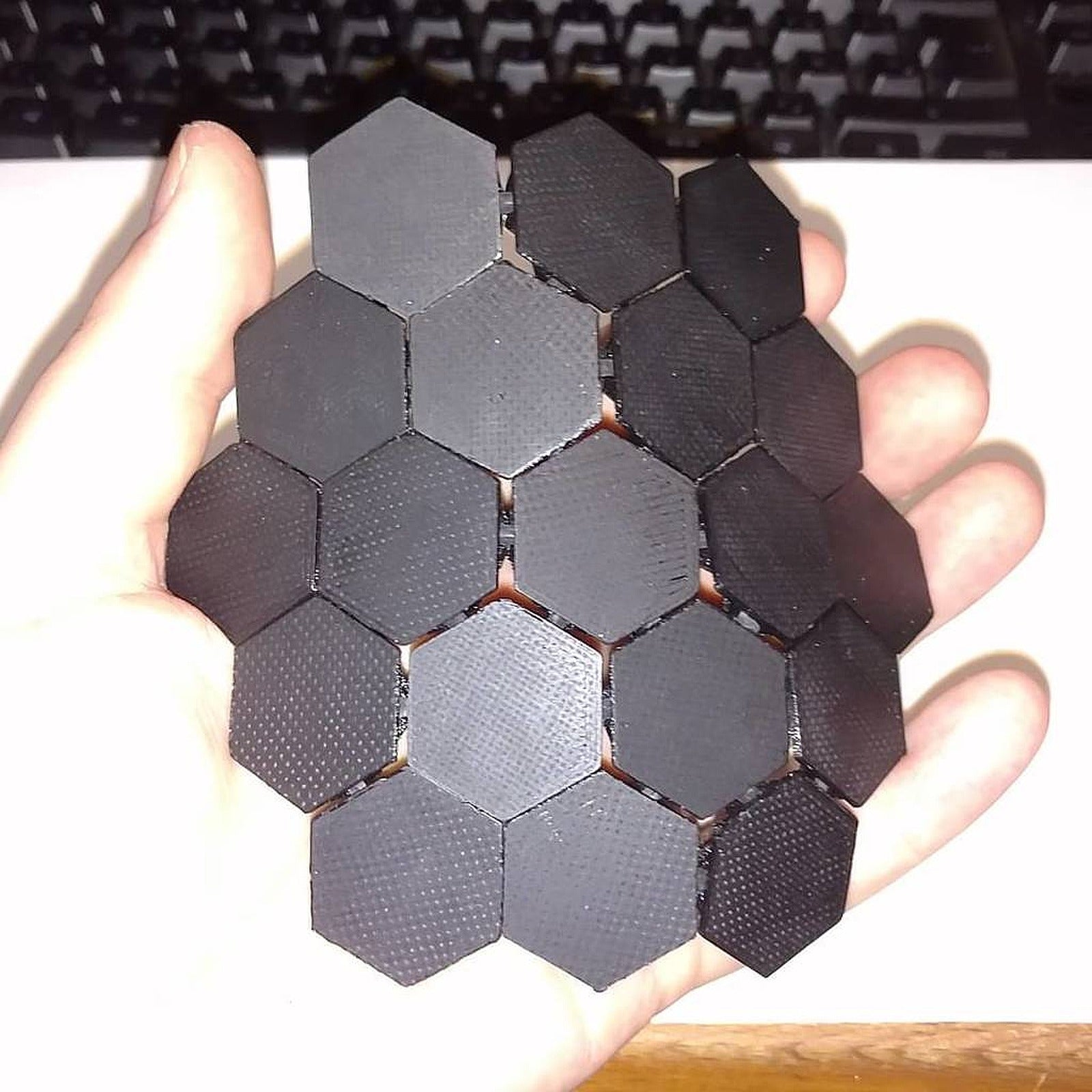 Hexagonal rubber-banded armour plate – 3D Baskı Modeli