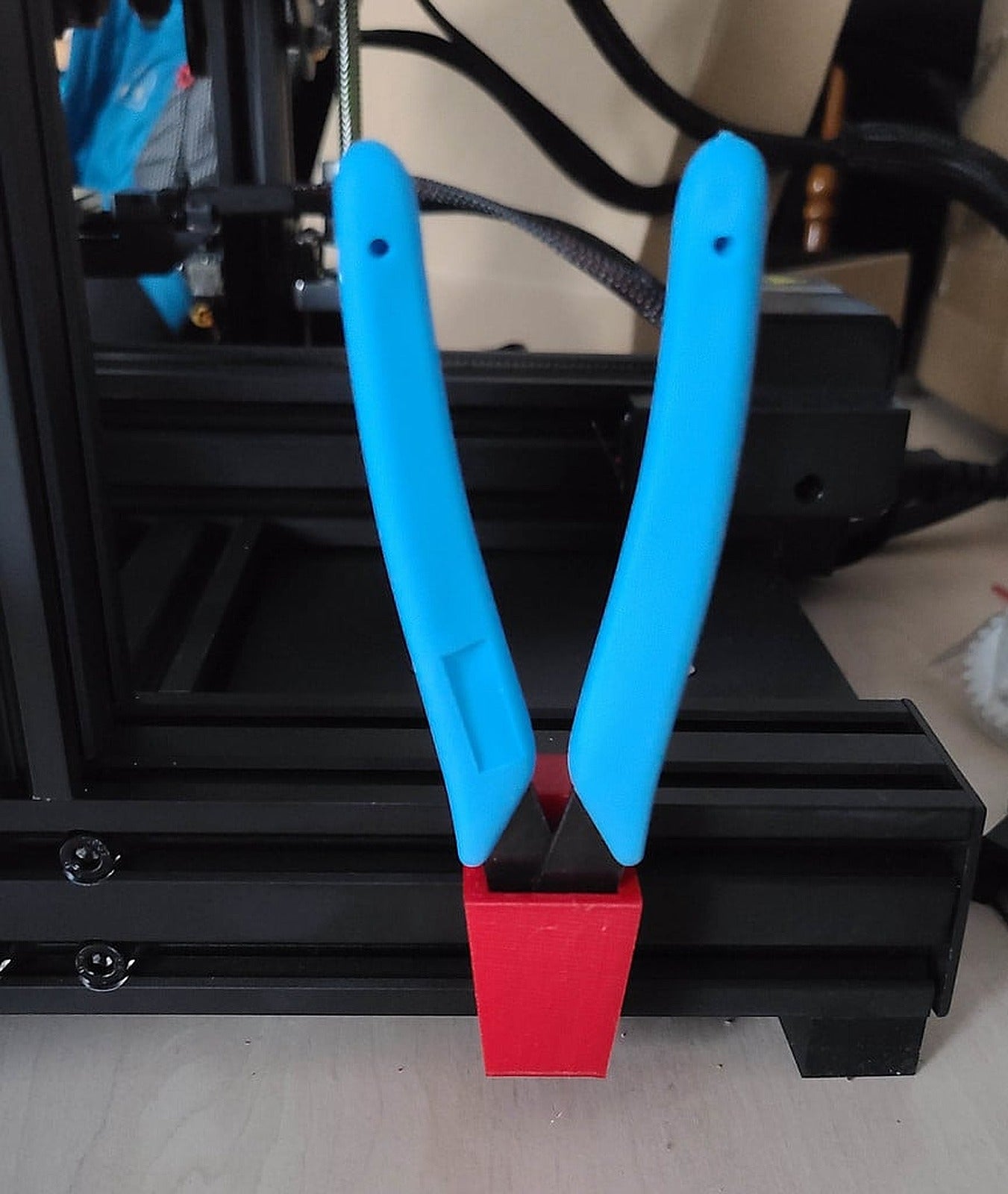 Flush cut pliers support for Ender 3 V2 – 3D Baskı Modeli