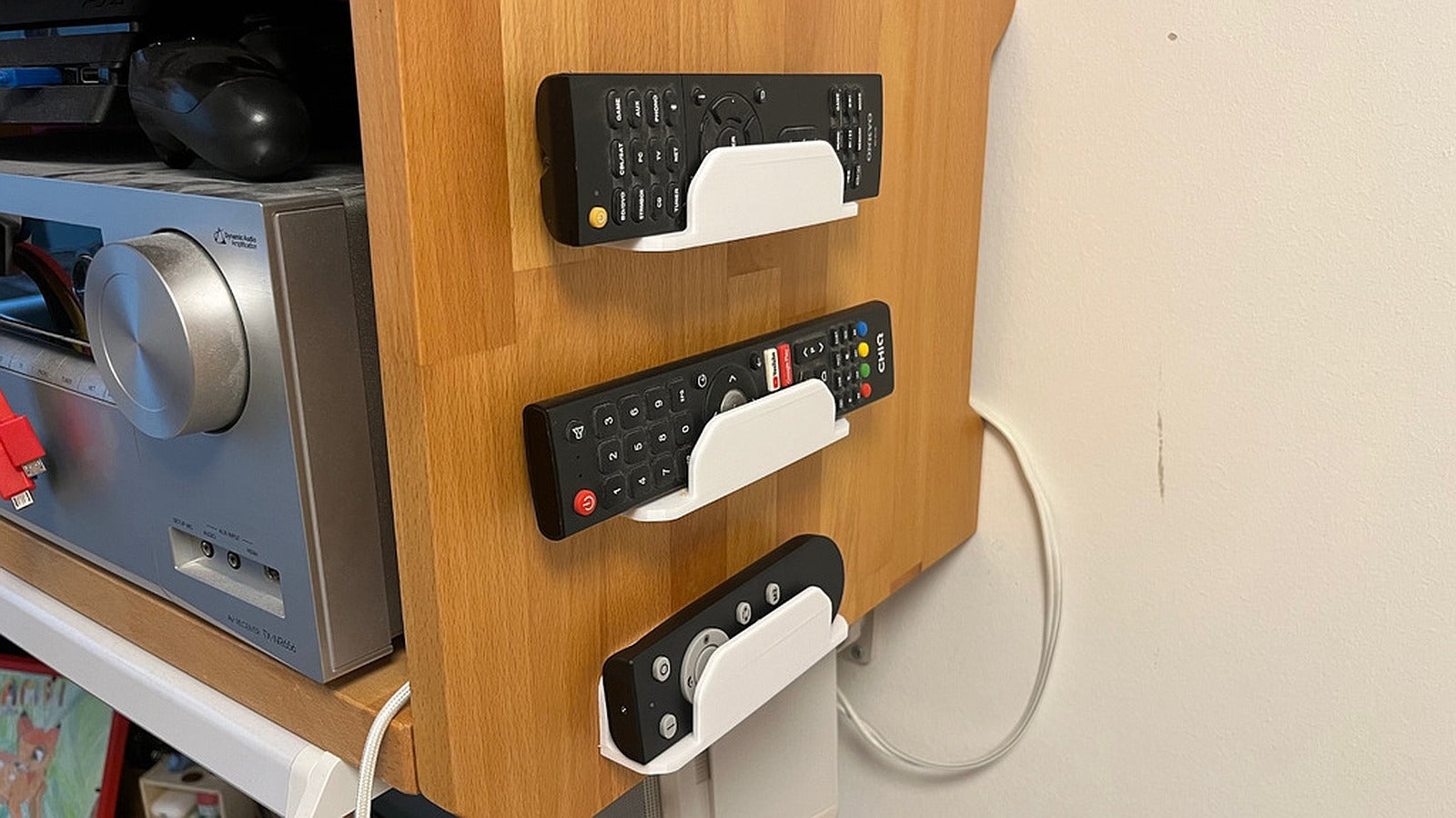 Universal remote control stand (with optional screw holes) – 3D Baskı Modeli