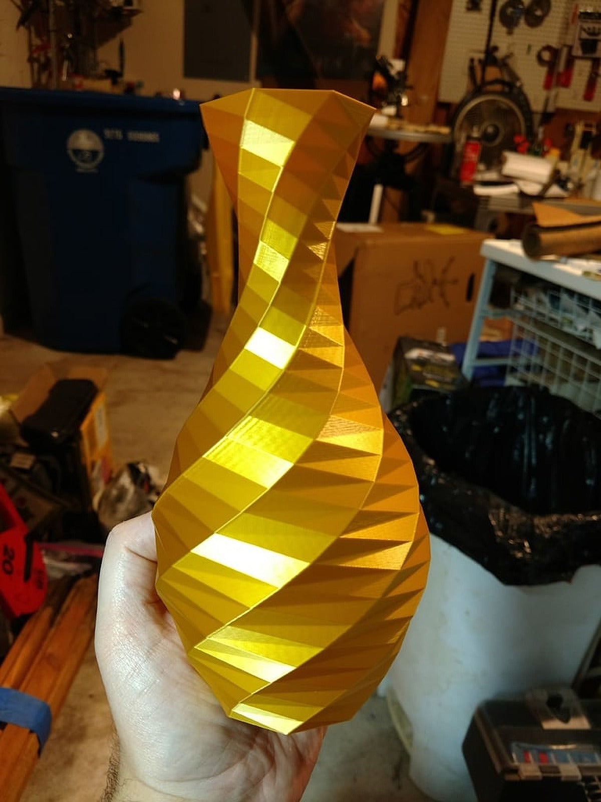 Low-poly Rose Twist vazo – 3D Baskı Modeli