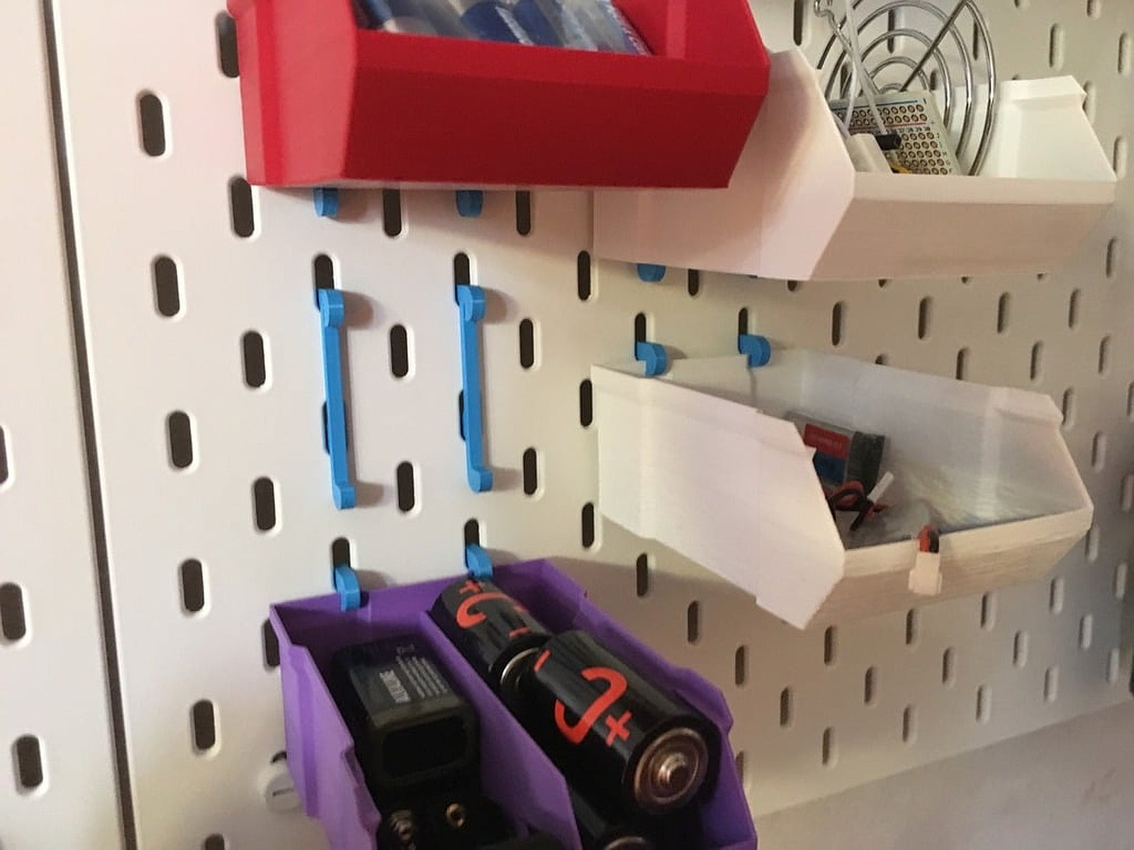 Stackable kutu/düzenleyici stand for IKEA Skadis Pegboard – 3D Baskı Modeli