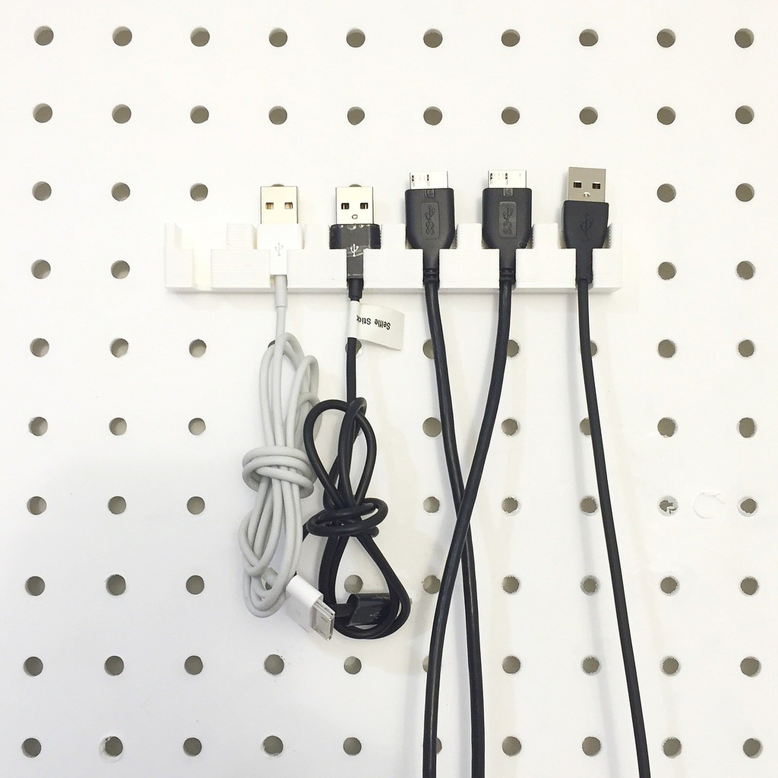 USB Cable stand (6 Cables) for Pegboard – 3D Baskı Modeli