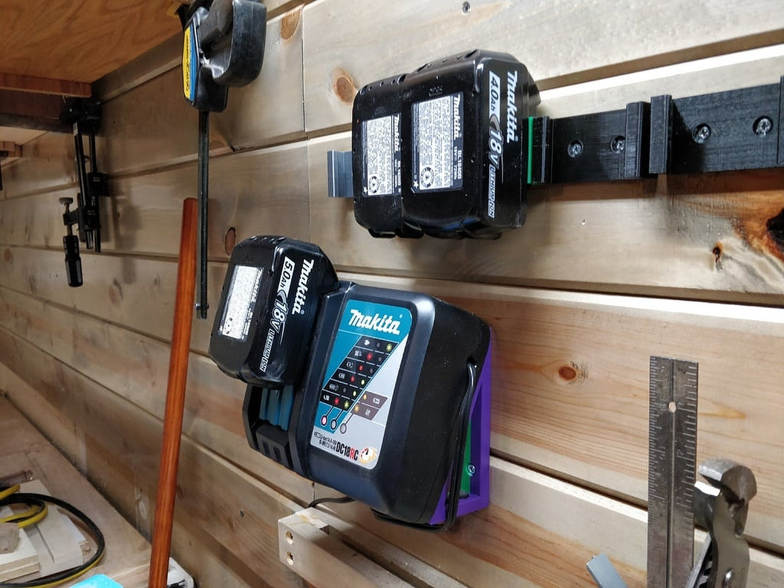 Makita Battery Charger DC18RC Wall Mount – 3D Baskı Modeli