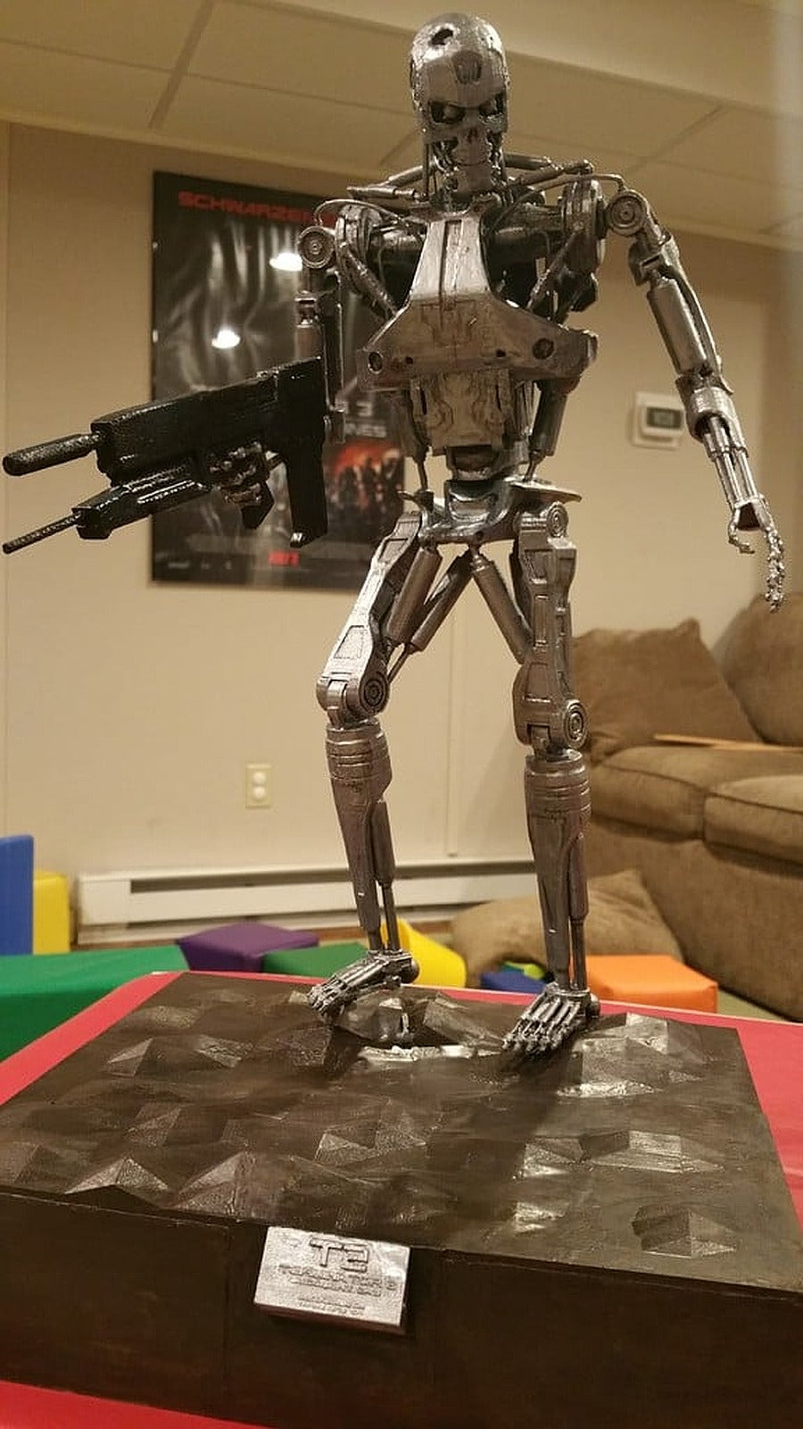 T-800 Terminator on Base – 3D Baskı Modeli