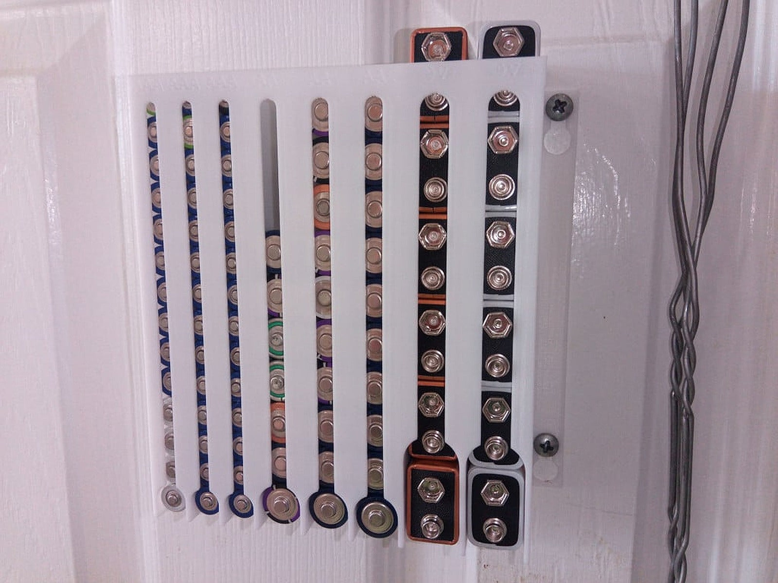 Customizable Battery Dispenser – 3D Baskı Modeli