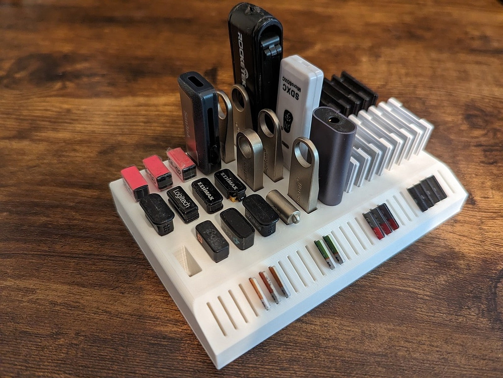 The "Why do I need all this USB & SD media?" stand – 3D Baskı Modeli