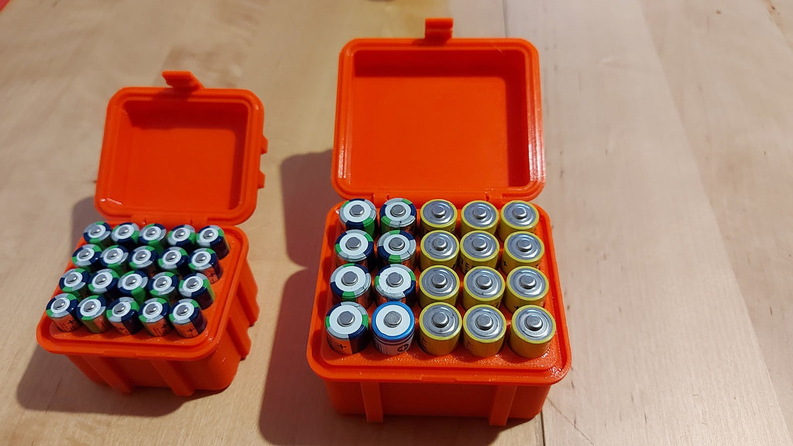 Rugged kutu/düzenleyici for 20x AA / AAA batteries – 3D Baskı Modeli