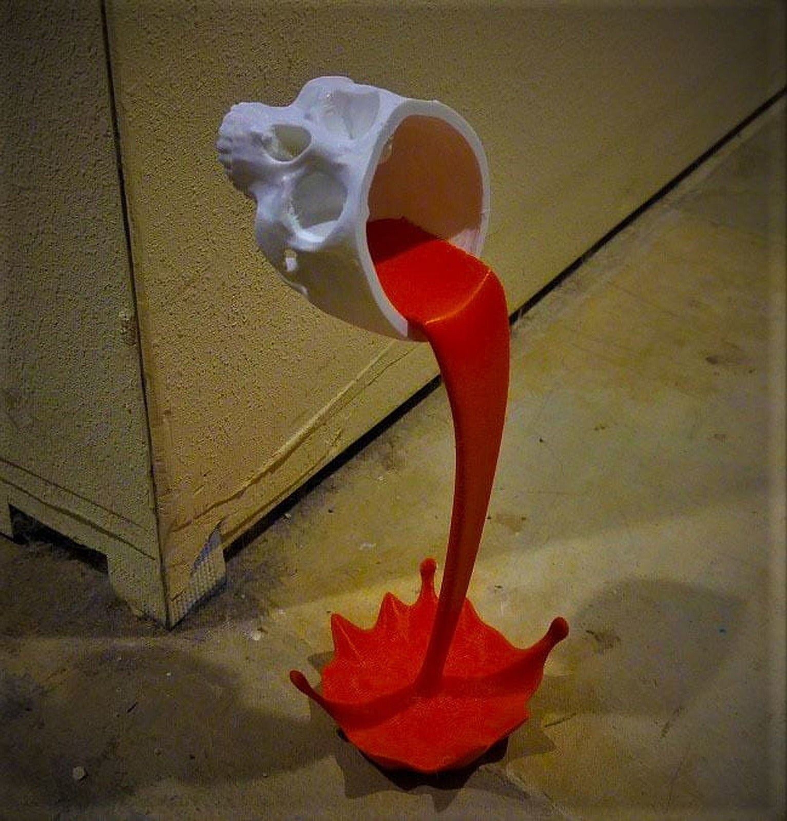 Floating, spilling skull – 3D Baskı Modeli